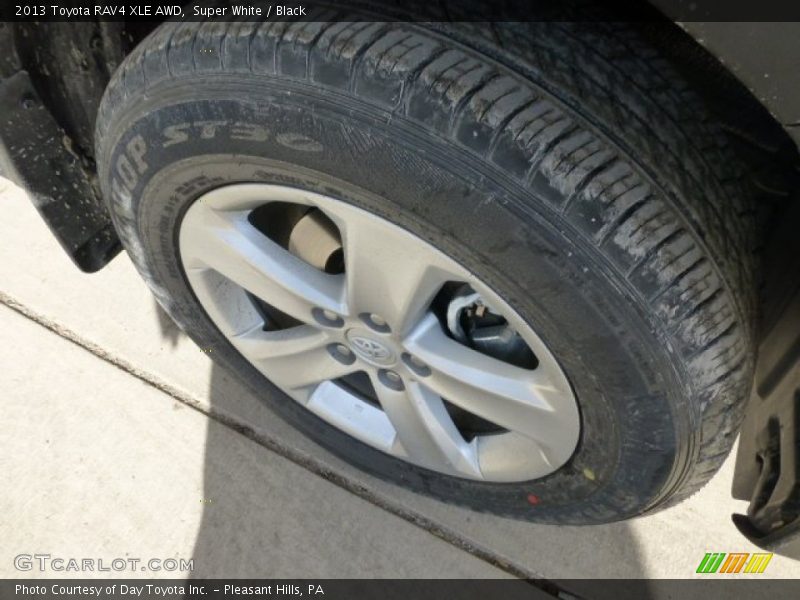 Super White / Black 2013 Toyota RAV4 XLE AWD