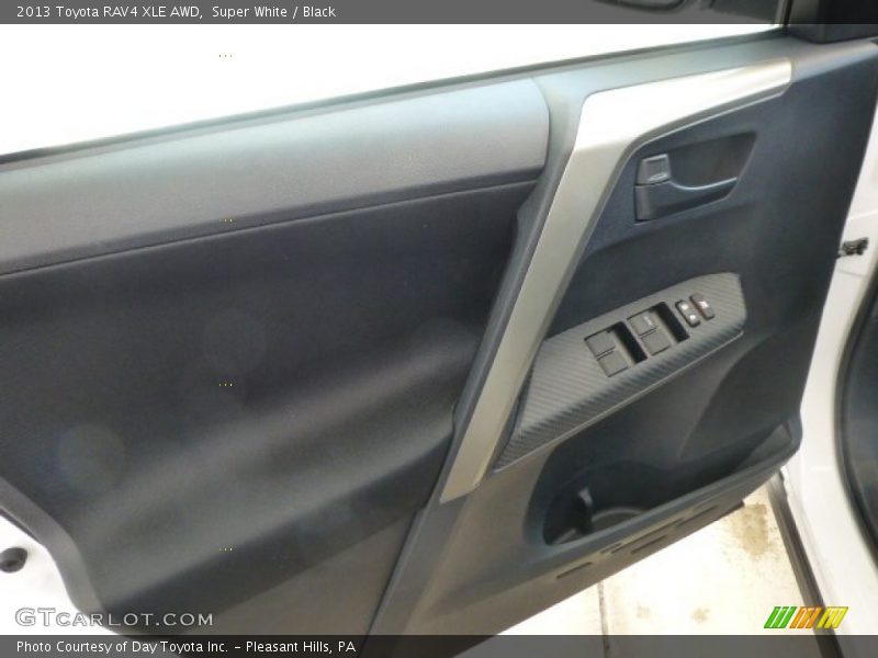 Super White / Black 2013 Toyota RAV4 XLE AWD