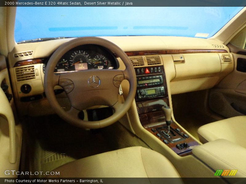 Dashboard of 2000 E 320 4Matic Sedan