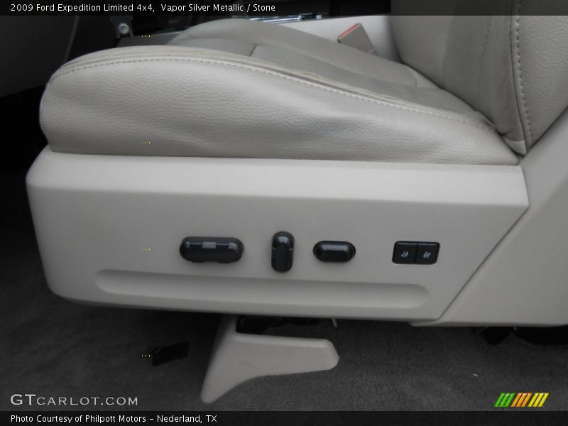 Front Seat of 2009 Expedition Limited 4x4