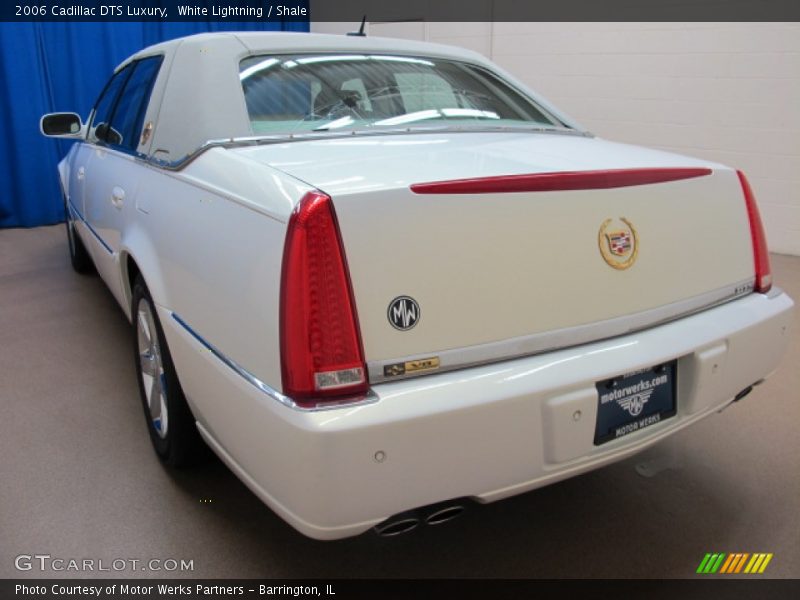 White Lightning / Shale 2006 Cadillac DTS Luxury