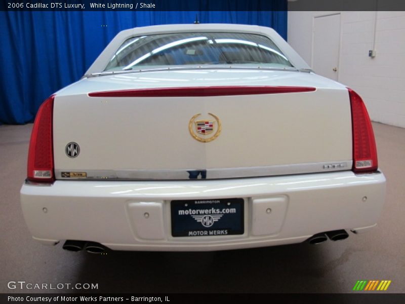 White Lightning / Shale 2006 Cadillac DTS Luxury