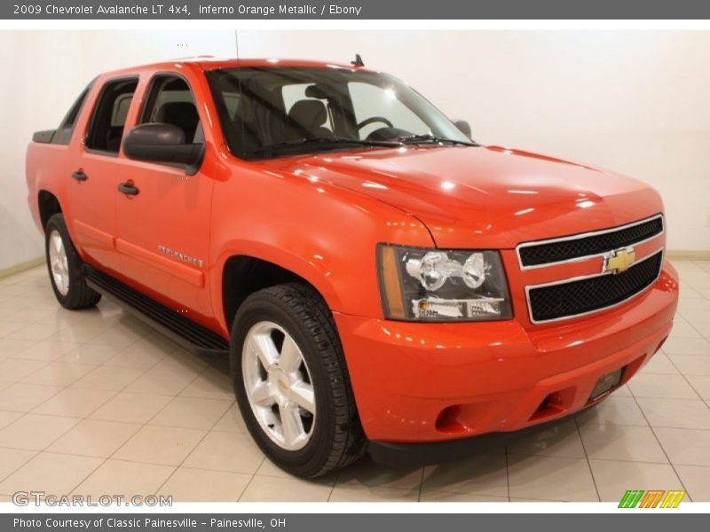 Front 3/4 View of 2009 Avalanche LT 4x4