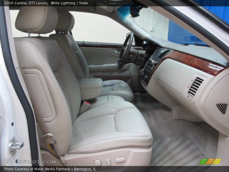 White Lightning / Shale 2006 Cadillac DTS Luxury