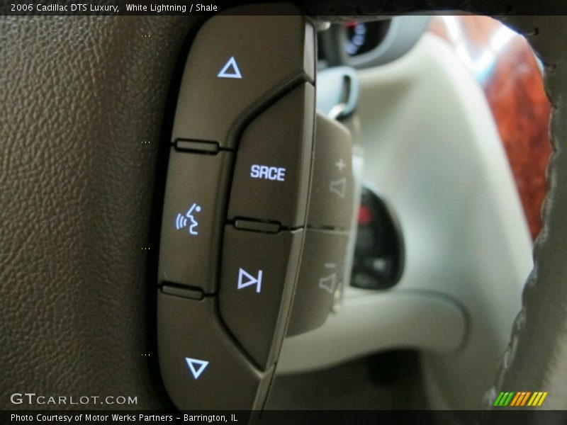 White Lightning / Shale 2006 Cadillac DTS Luxury