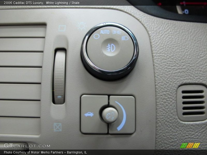 White Lightning / Shale 2006 Cadillac DTS Luxury