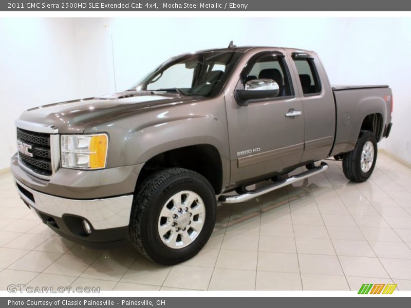 Front 3/4 View of 2011 Sierra 2500HD SLE Extended Cab 4x4