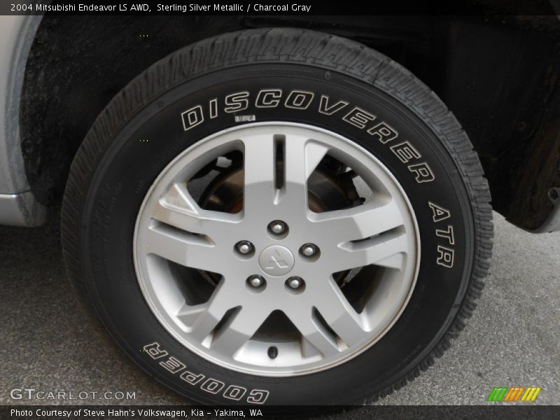 Sterling Silver Metallic / Charcoal Gray 2004 Mitsubishi Endeavor LS AWD
