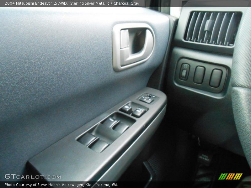 Sterling Silver Metallic / Charcoal Gray 2004 Mitsubishi Endeavor LS AWD