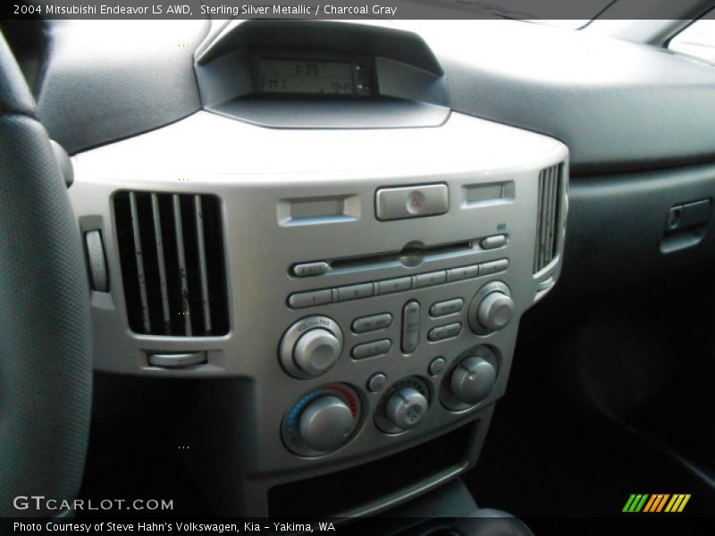 Sterling Silver Metallic / Charcoal Gray 2004 Mitsubishi Endeavor LS AWD