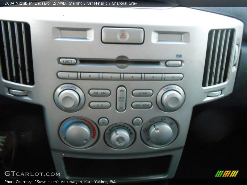 Sterling Silver Metallic / Charcoal Gray 2004 Mitsubishi Endeavor LS AWD