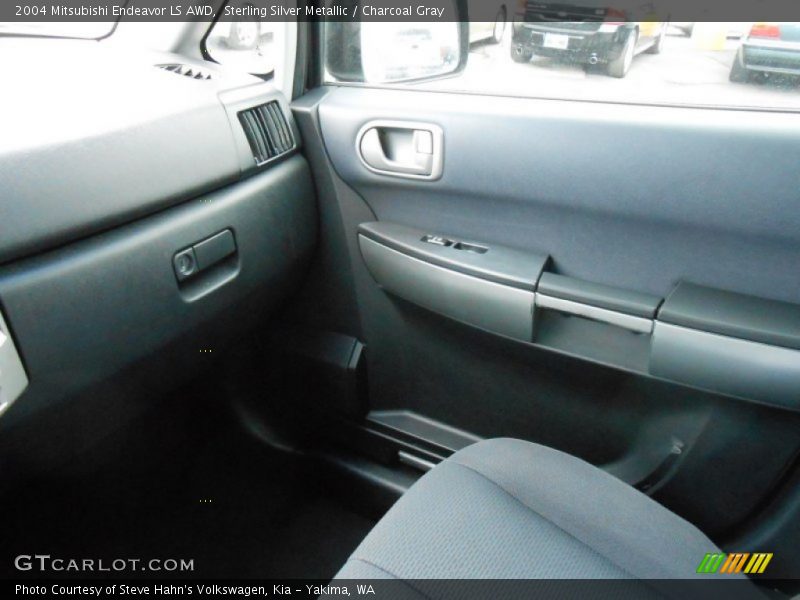 Sterling Silver Metallic / Charcoal Gray 2004 Mitsubishi Endeavor LS AWD