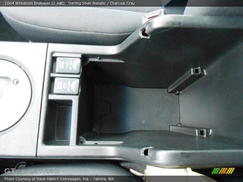 Sterling Silver Metallic / Charcoal Gray 2004 Mitsubishi Endeavor LS AWD