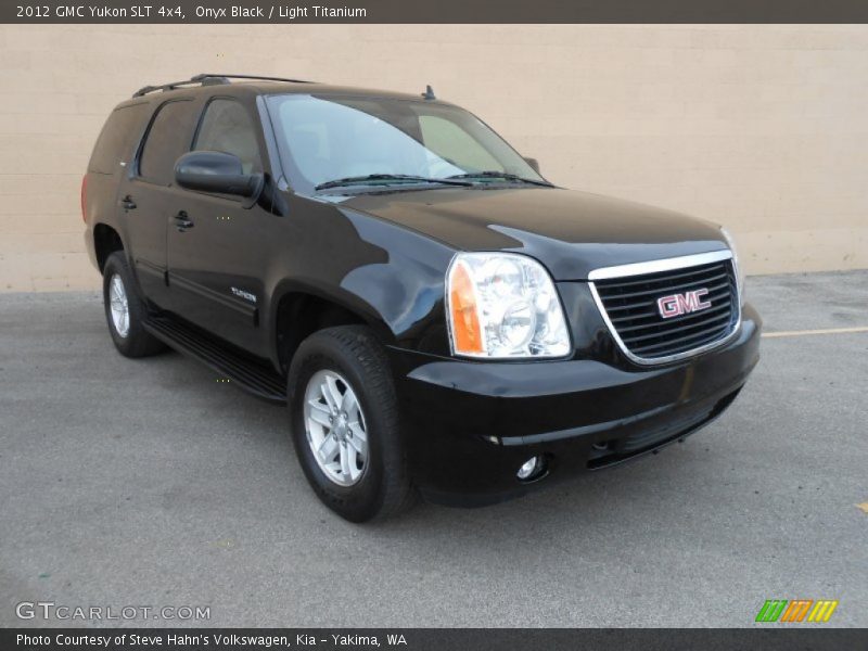 Front 3/4 View of 2012 Yukon SLT 4x4