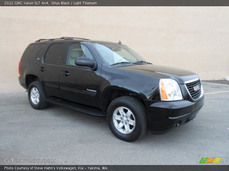 Front 3/4 View of 2012 Yukon SLT 4x4