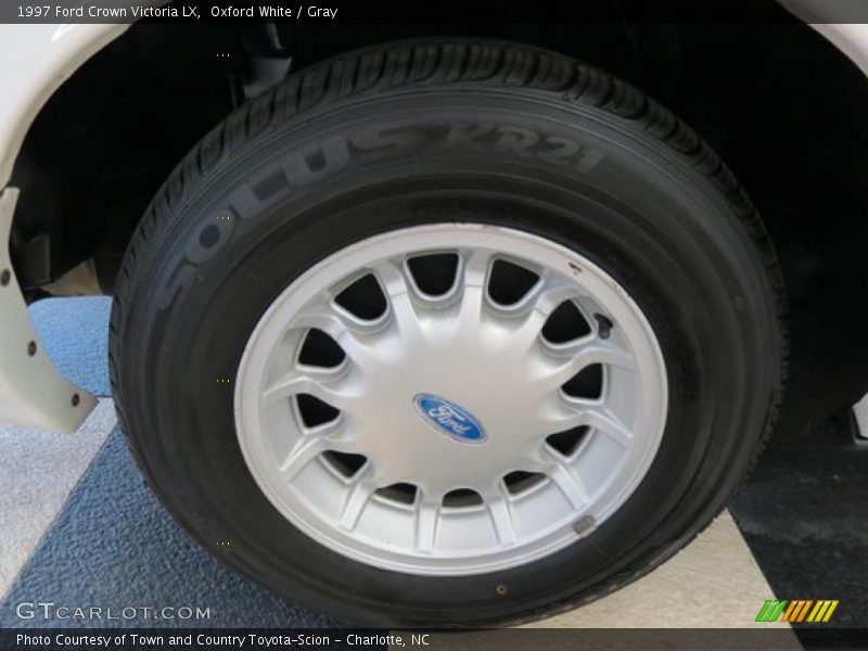 1997 Crown Victoria LX Wheel