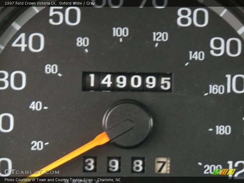 Oxford White / Gray 1997 Ford Crown Victoria LX