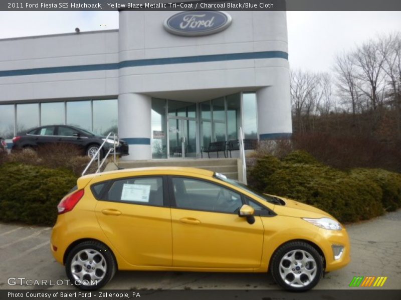 Yellow Blaze Metallic Tri-Coat / Charcoal Black/Blue Cloth 2011 Ford Fiesta SES Hatchback