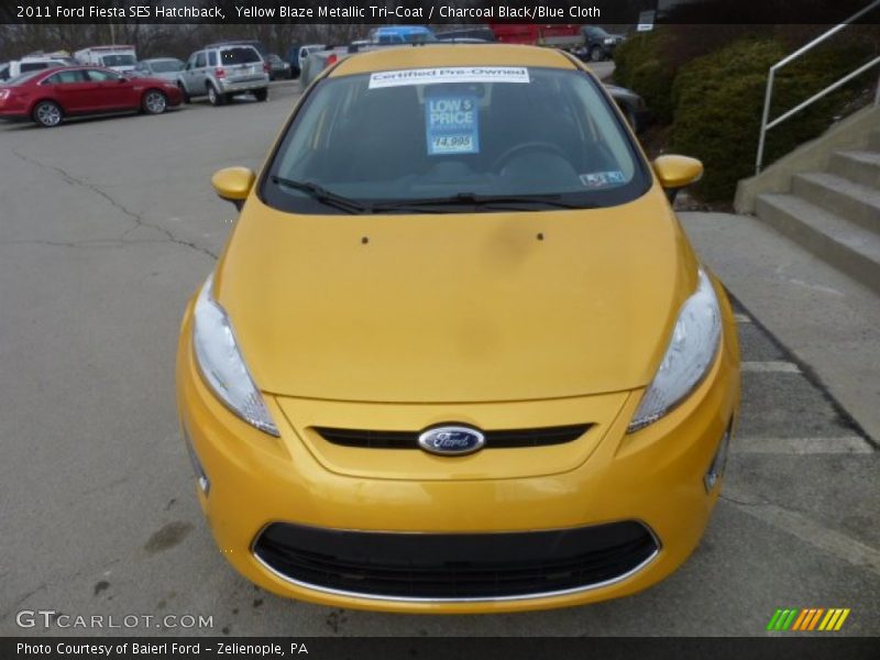 Yellow Blaze Metallic Tri-Coat / Charcoal Black/Blue Cloth 2011 Ford Fiesta SES Hatchback