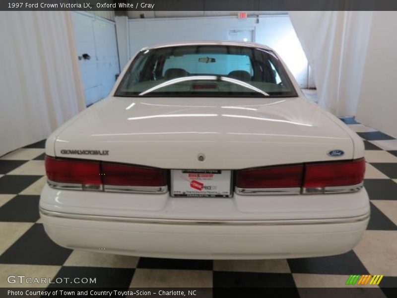 Oxford White / Gray 1997 Ford Crown Victoria LX