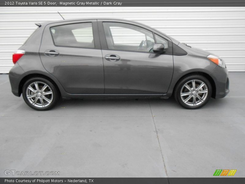 Magnetic Gray Metallic / Dark Gray 2012 Toyota Yaris SE 5 Door