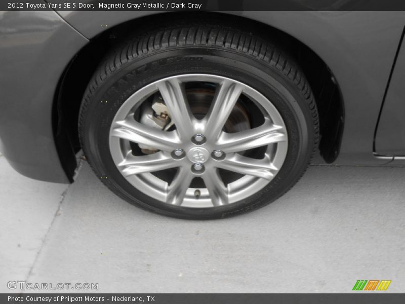 Magnetic Gray Metallic / Dark Gray 2012 Toyota Yaris SE 5 Door