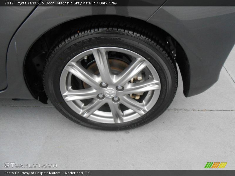 Magnetic Gray Metallic / Dark Gray 2012 Toyota Yaris SE 5 Door