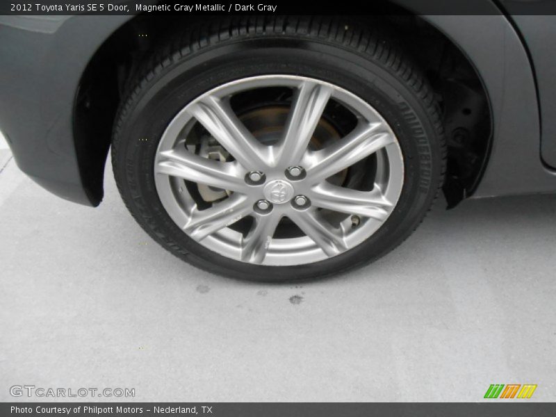 Magnetic Gray Metallic / Dark Gray 2012 Toyota Yaris SE 5 Door