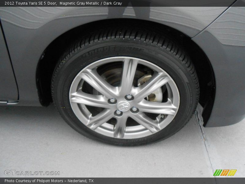 Magnetic Gray Metallic / Dark Gray 2012 Toyota Yaris SE 5 Door