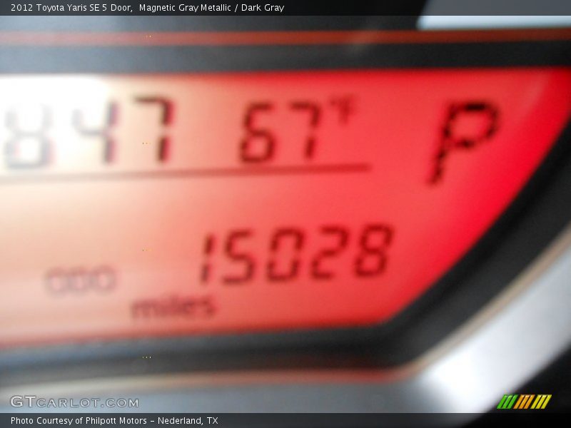 Magnetic Gray Metallic / Dark Gray 2012 Toyota Yaris SE 5 Door
