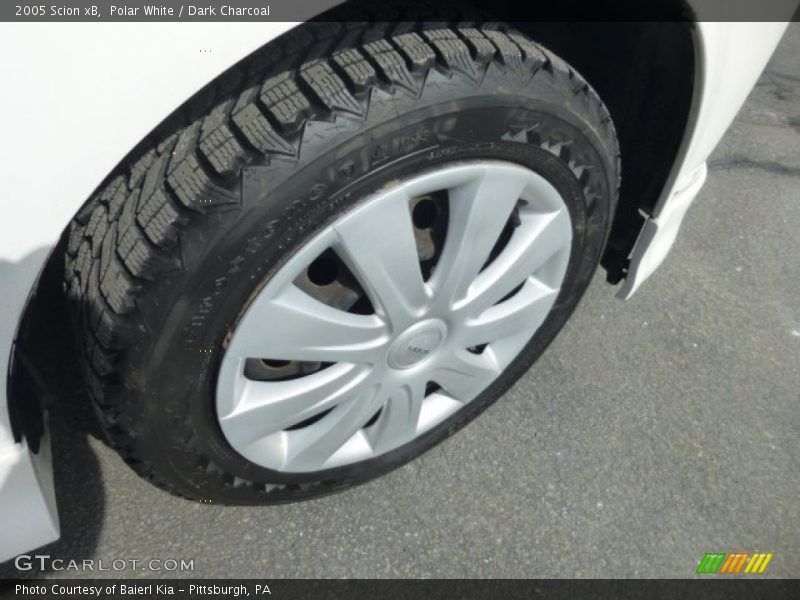 Polar White / Dark Charcoal 2005 Scion xB