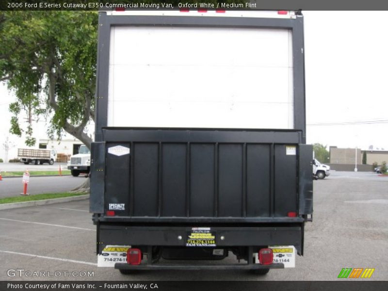 Oxford White / Medium Flint 2006 Ford E Series Cutaway E350 Commercial Moving Van