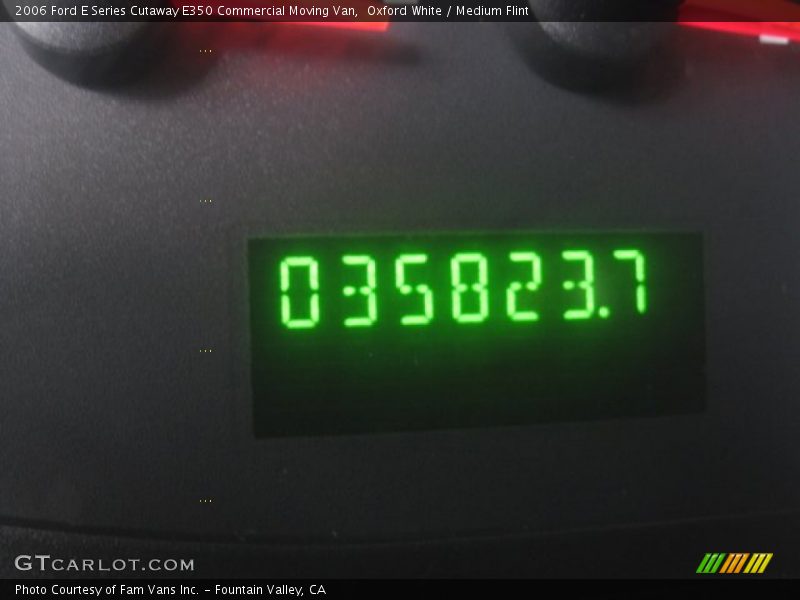 Oxford White / Medium Flint 2006 Ford E Series Cutaway E350 Commercial Moving Van