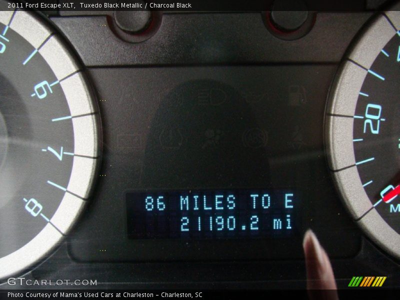Tuxedo Black Metallic / Charcoal Black 2011 Ford Escape XLT