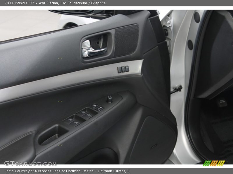 Controls of 2011 G 37 x AWD Sedan