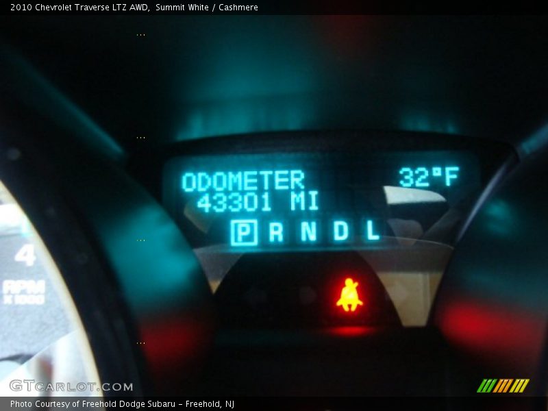 Summit White / Cashmere 2010 Chevrolet Traverse LTZ AWD