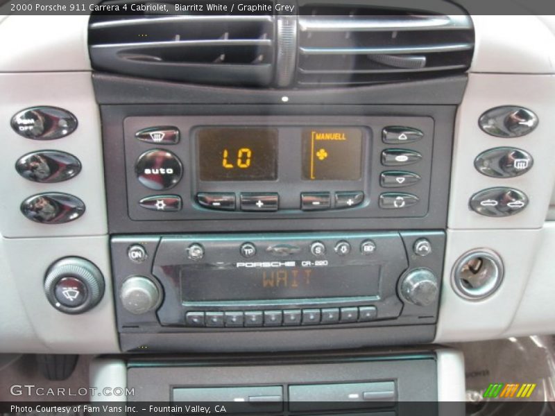Controls of 2000 911 Carrera 4 Cabriolet