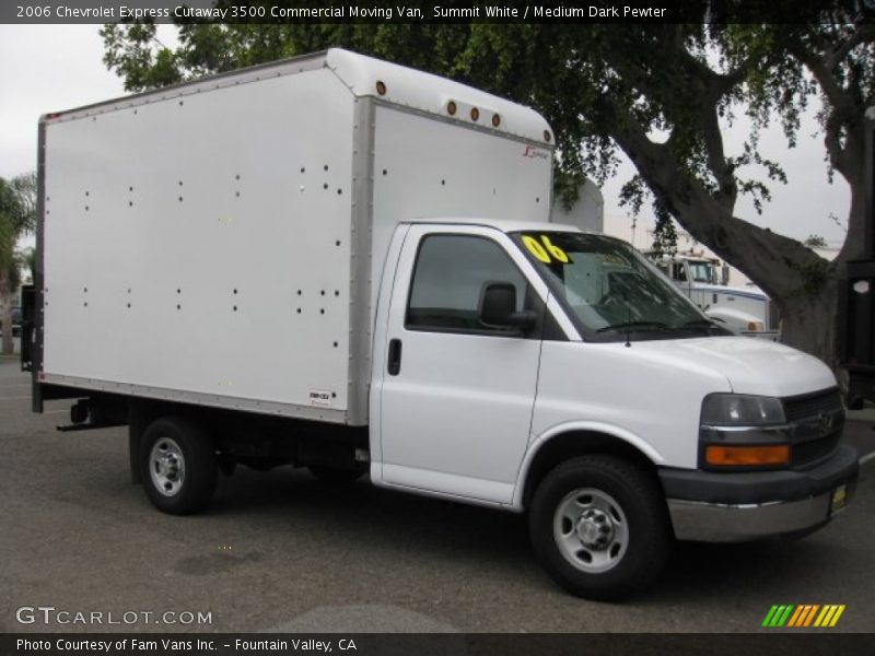 Front 3/4 View of 2006 Express Cutaway 3500 Commercial Moving Van