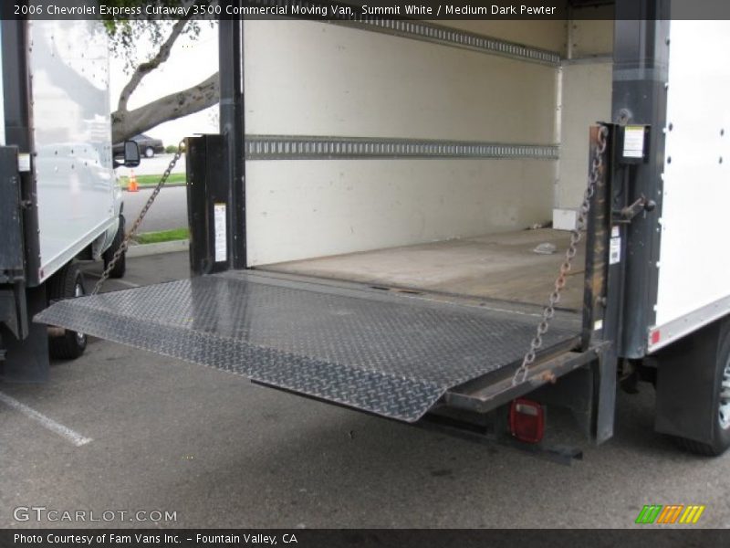  2006 Express Cutaway 3500 Commercial Moving Van Trunk