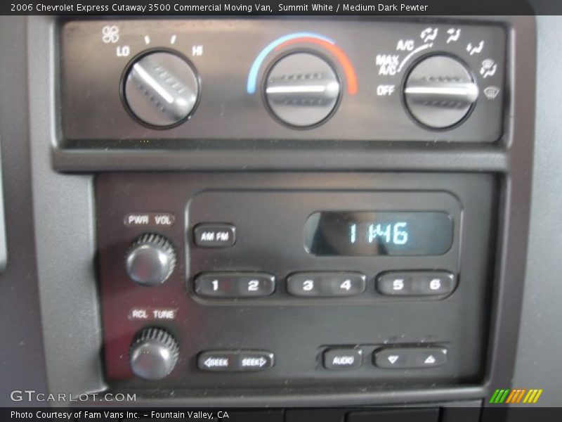 Controls of 2006 Express Cutaway 3500 Commercial Moving Van