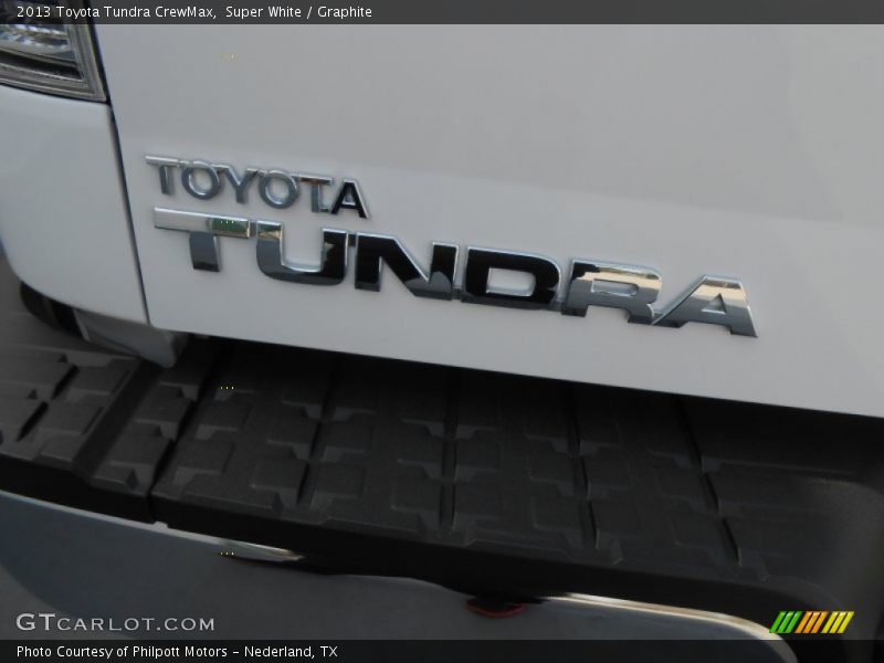 Super White / Graphite 2013 Toyota Tundra CrewMax