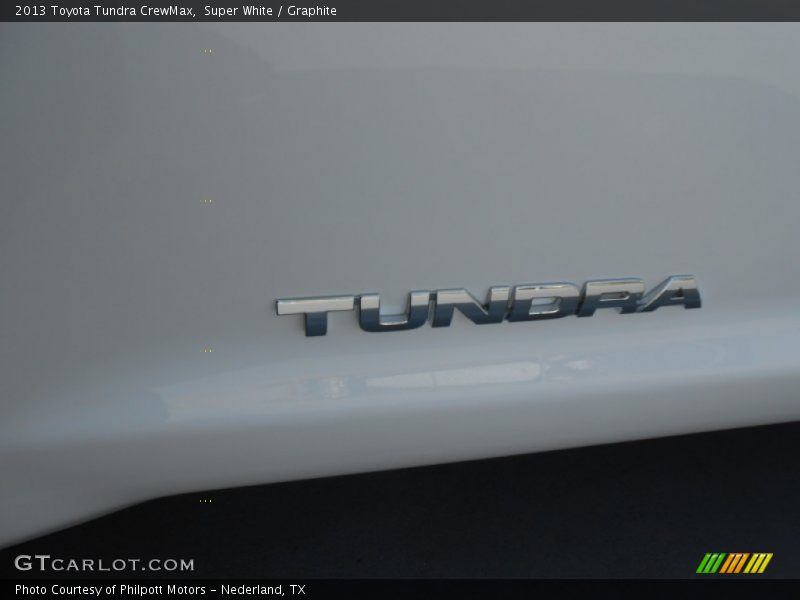 Super White / Graphite 2013 Toyota Tundra CrewMax