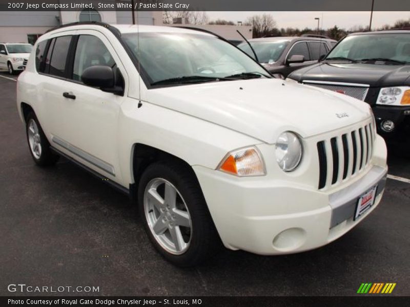 Front 3/4 View of 2007 Compass Limited