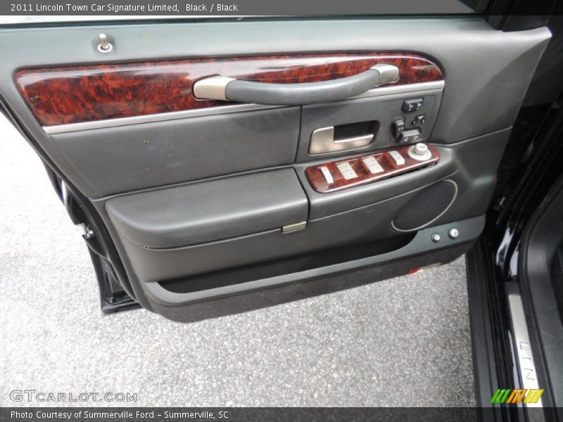 Black / Black 2011 Lincoln Town Car Signature Limited