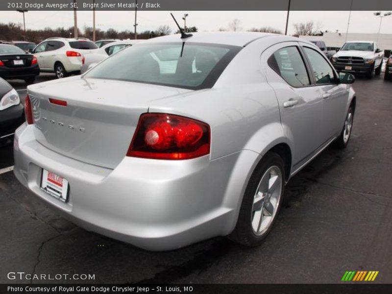 Bright Silver Metallic / Black 2012 Dodge Avenger SE