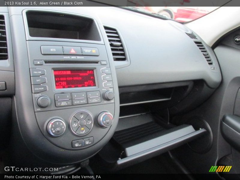 Alien Green / Black Cloth 2013 Kia Soul 1.6