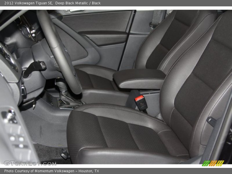 Deep Black Metallic / Black 2012 Volkswagen Tiguan SE
