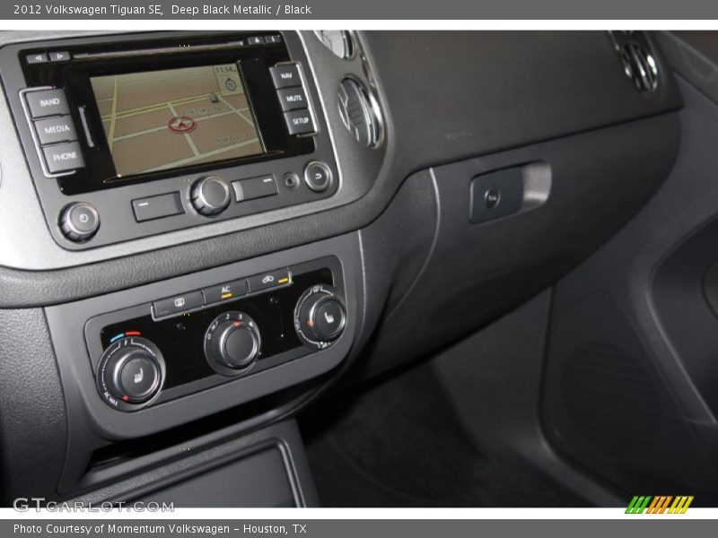 Deep Black Metallic / Black 2012 Volkswagen Tiguan SE