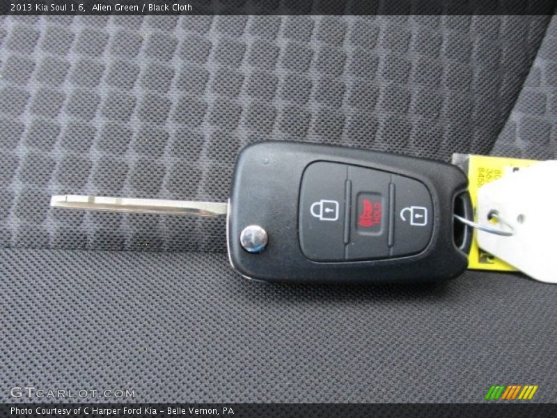 Alien Green / Black Cloth 2013 Kia Soul 1.6