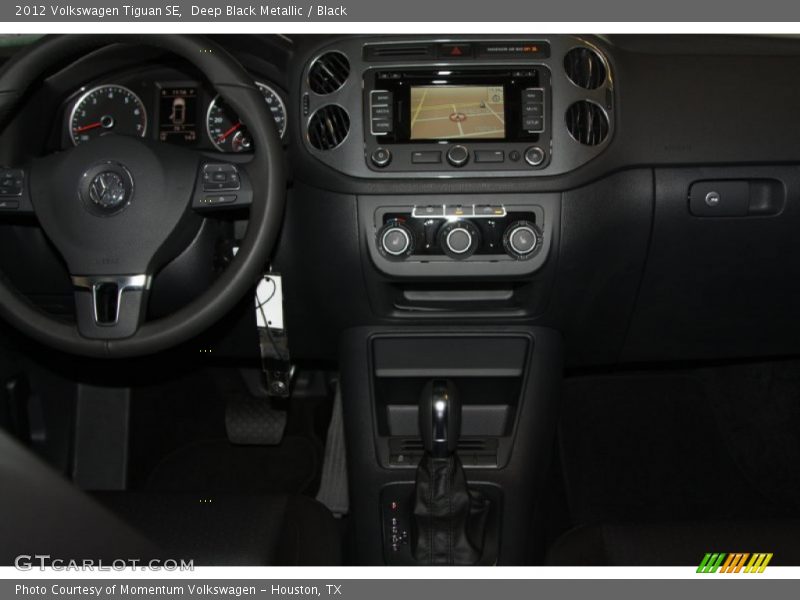Deep Black Metallic / Black 2012 Volkswagen Tiguan SE